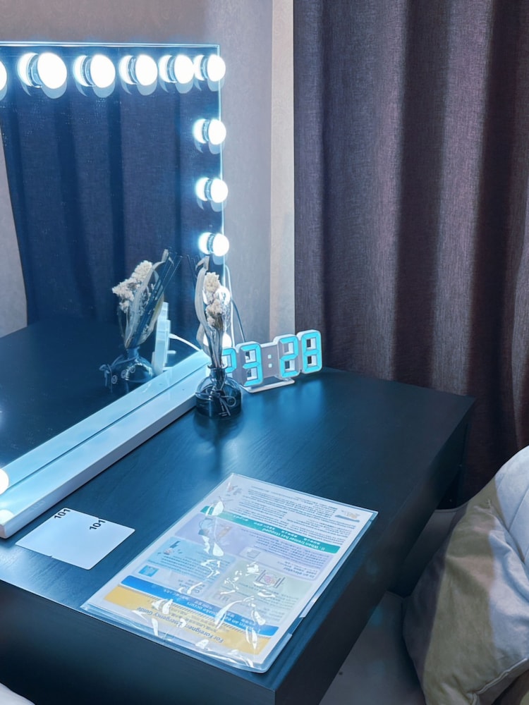 スタンダード ダブルルーム (101) 客室4 | HOMEE OSAKA