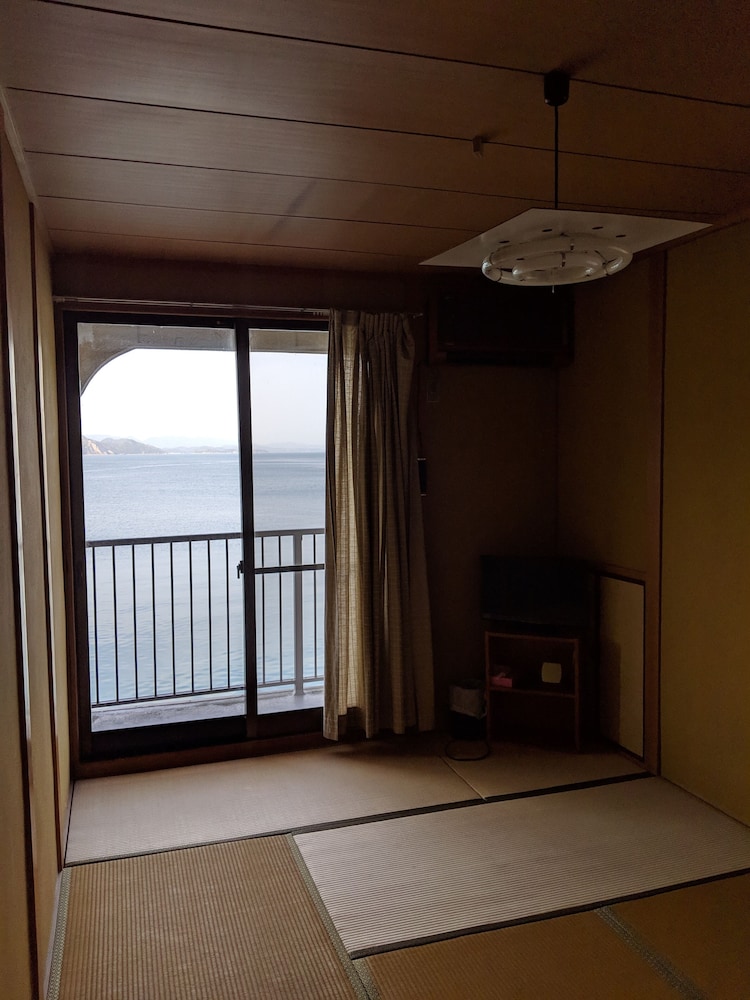 和室 4人部屋 客室2 | 民宿 かまがり