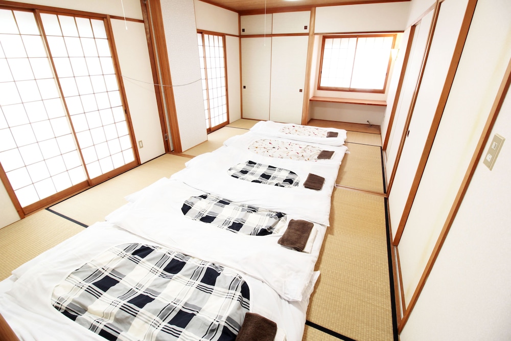 客室1 | Yamanaka-lake log house HS2