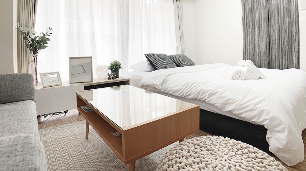 スタジオ バルコニー付 204号室 リビング エリア4 | おうちホテル宝町