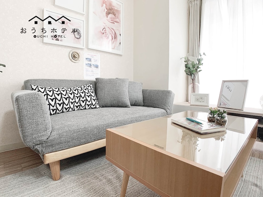 スタジオ バルコニー付 204号室 リビング エリア1 | おうちホテル宝町