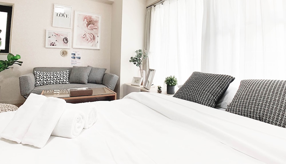 スタジオ バルコニー付 204号室 リビング エリア5 | おうちホテル宝町