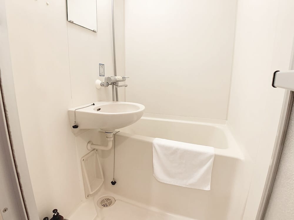 スタジオ バルコニー付 202号室 バスルーム1 | おうちホテル宝町