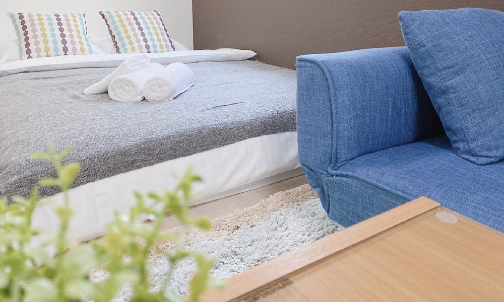 スタジオ バルコニー付 202号室 リビング エリア3 | おうちホテル宝町