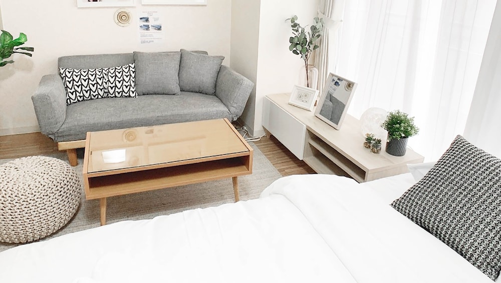 スタジオ バルコニー付 204号室 リビング エリア3 | おうちホテル宝町