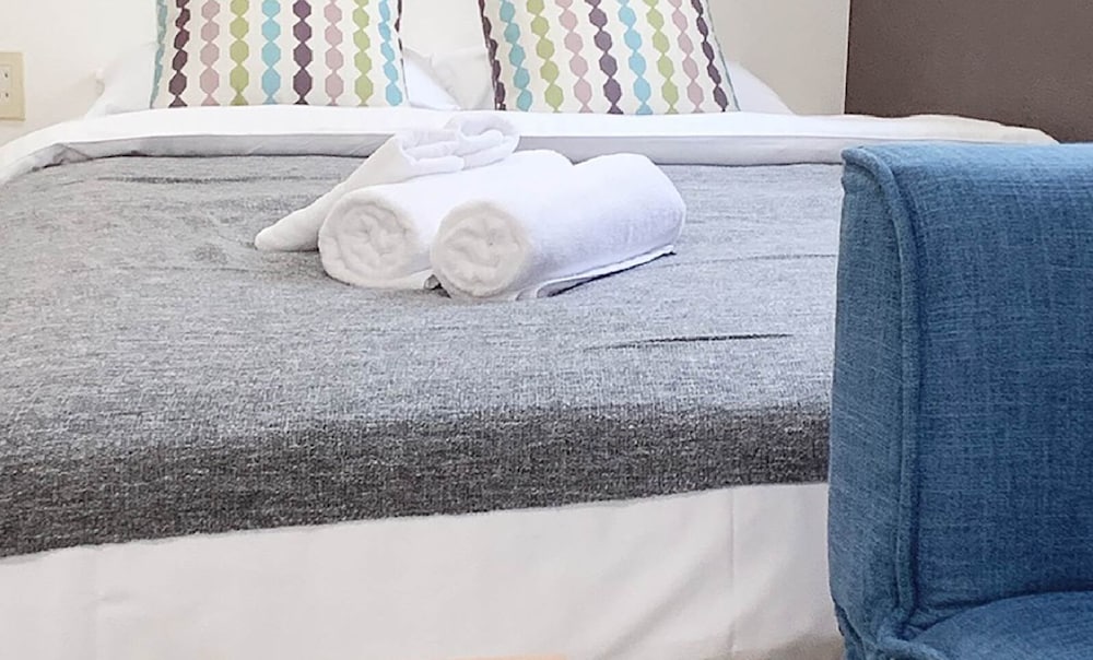 スタジオ バルコニー付 202号室 客室5 | おうちホテル宝町