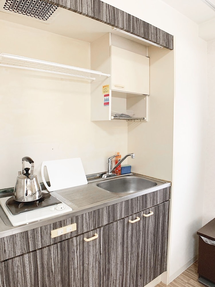 スタジオ バルコニー付 204号室 専用キッチン1 | おうちホテル宝町