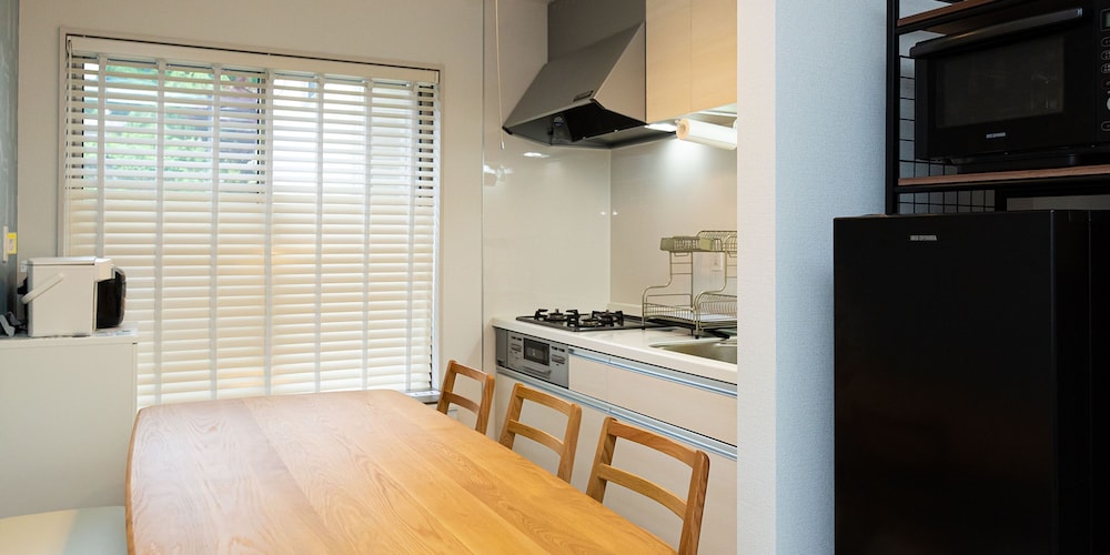 C棟 客室内のダイニングエリア0 | 鬼怒川ステーションフロント