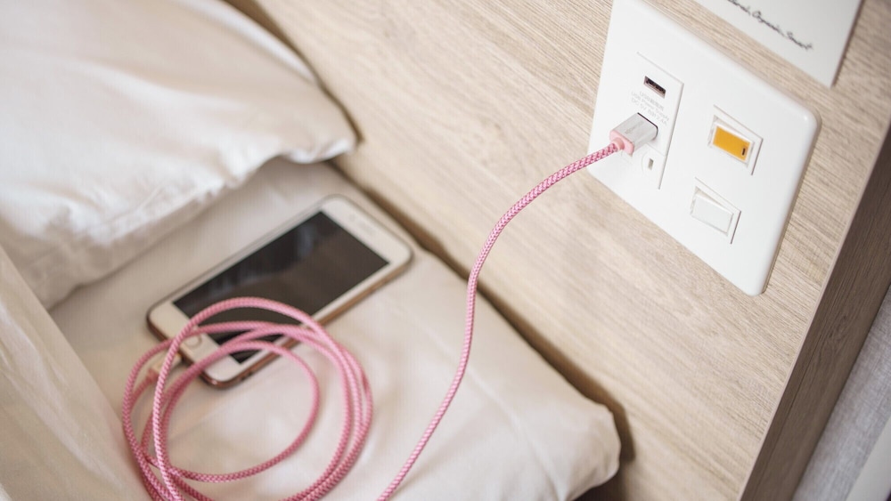 ベーシック ダブルルーム ダブルベッド 1 台 禁煙 客室の設備とサービス6 | スーパーホテル湘南、藤沢駅南口