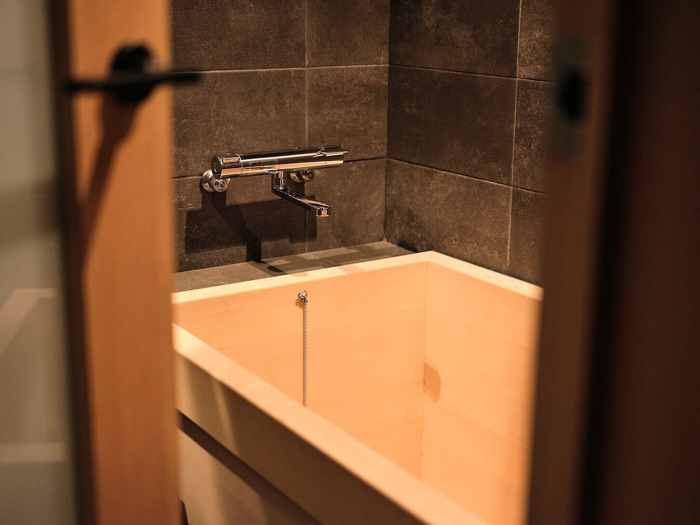 京町家一棟貸 B バスルーム8 | 紡 七条鍵屋町