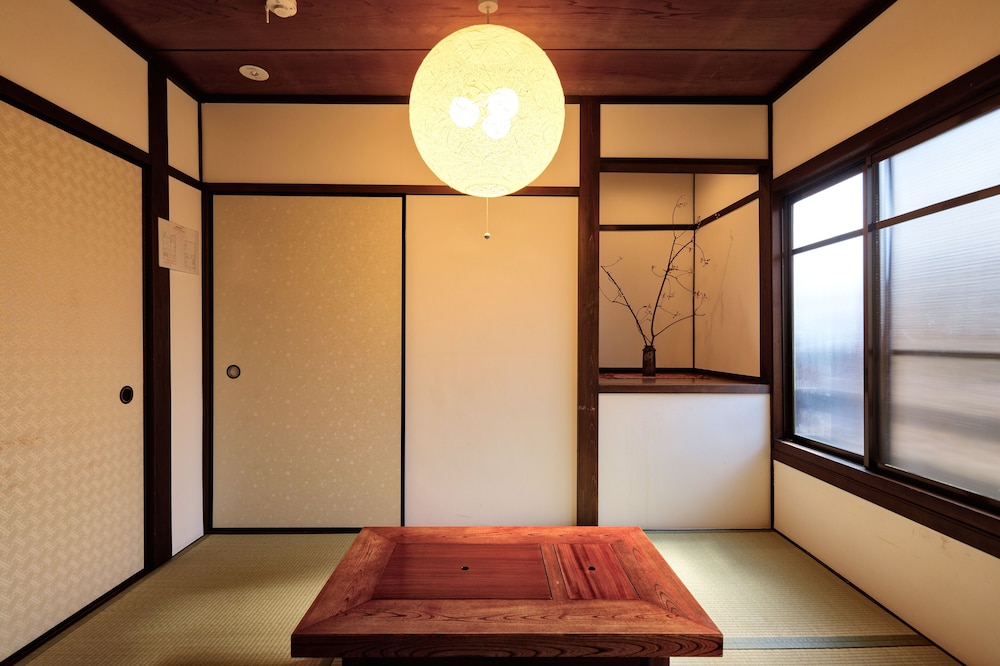 京町家一棟貸 B リビングルーム0 | 紡 七条鍵屋町