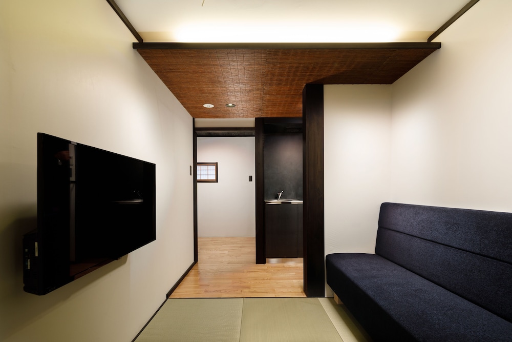 京町家一棟貸 B リビング エリア1 | 紡 七条鍵屋町