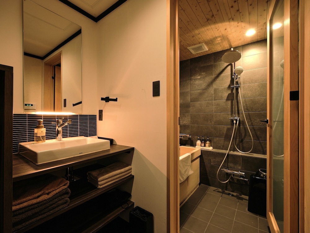 京町家一棟貸 B バスルーム12 | 紡 七条鍵屋町