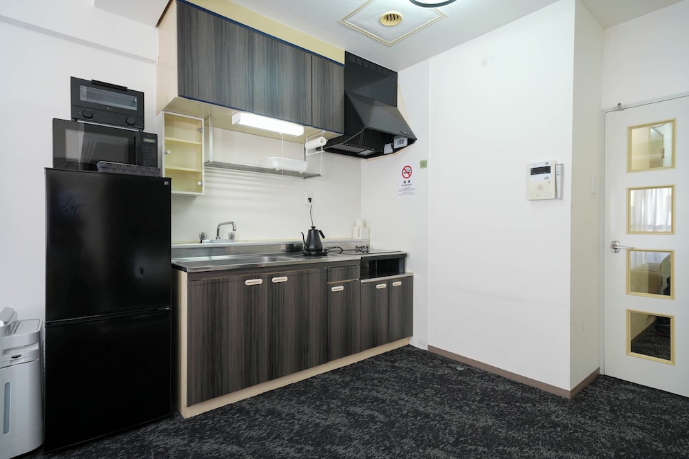 コンフォート アパートメント 3 ベッドルーム 禁煙 (803) 専用キッチン0 | 88 Matsui Building