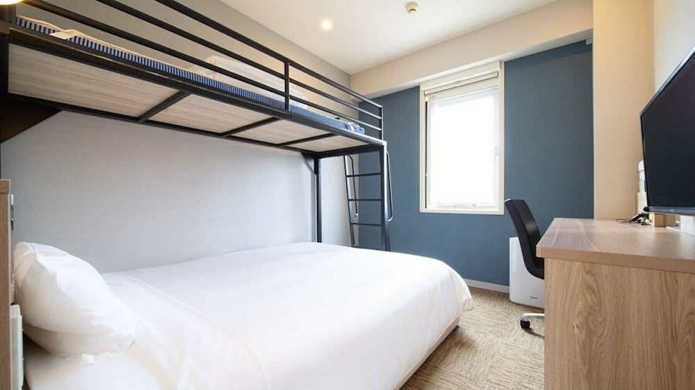 スーパールーム (ダブルベッド1台+ロフトベッド1台) 客室2 | スーパーホテル沖縄・名護