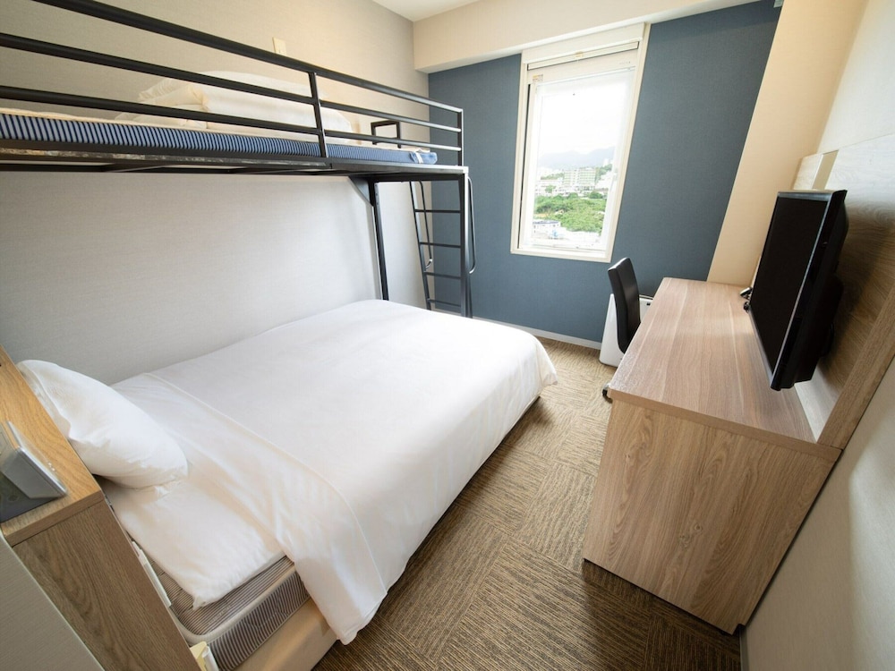 スーパールーム (ダブルベッド1台+ロフトベッド1台) | スーパーホテル沖縄・名護