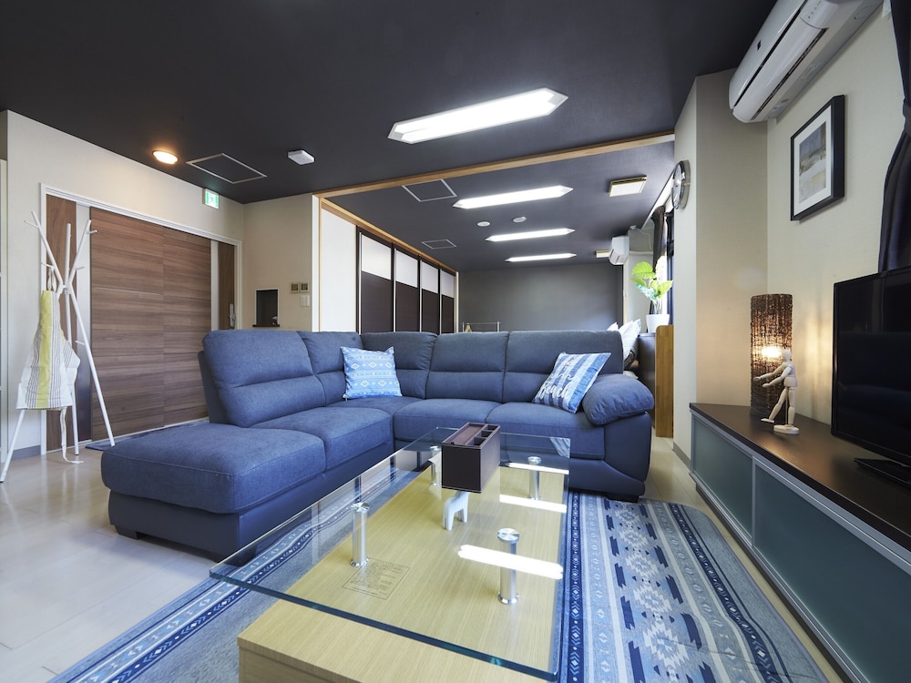 アパートメント (2F) リビング エリア1 | おやど紀伊国屋 銀屋町