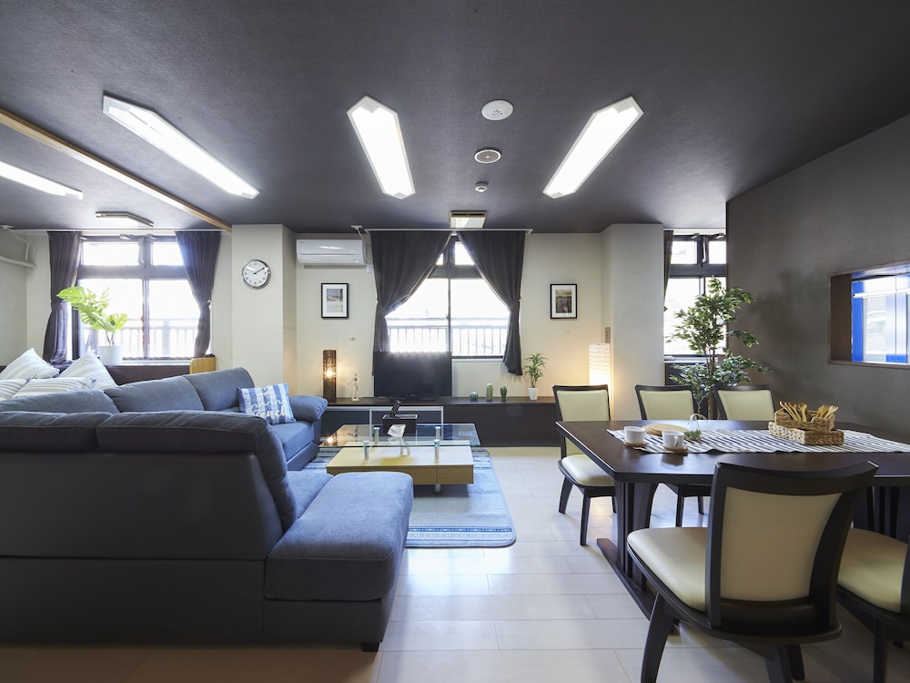 アパートメント (2F) リビング エリア3 | おやど紀伊国屋 銀屋町