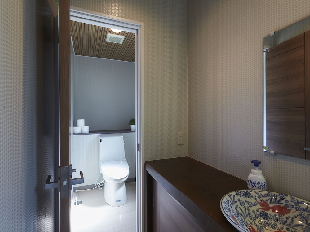 アパートメント (2F) バスルーム1 | おやど紀伊国屋 銀屋町