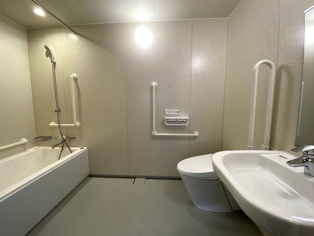 ユニバーサルダブルルーム 禁煙 バスルーム1 | 梅田ホリックホテル