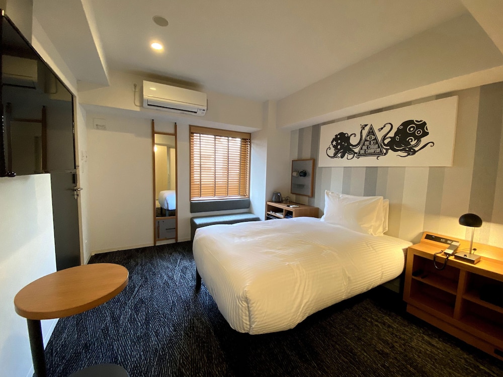 ユニバーサルダブルルーム 禁煙 | 梅田ホリックホテル