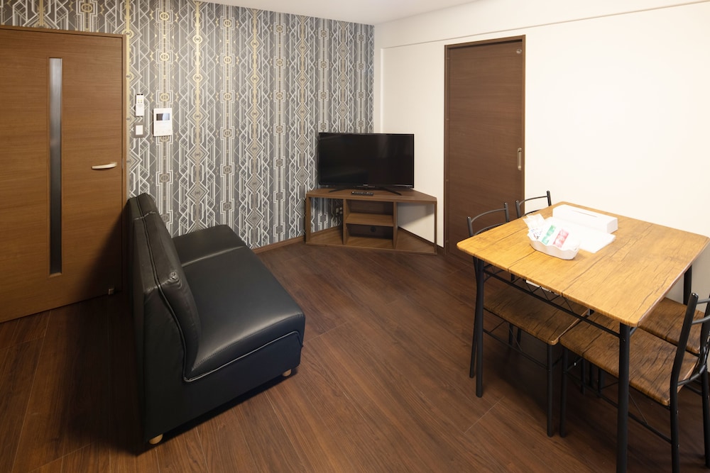 スタンダード ファミリールーム リビングルーム3 | Coruscant Hotel 長崎駅前 2
