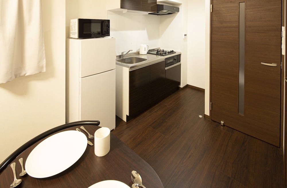 スタンダード ツインルーム 客室内のダイニングエリア0 | Coruscant Hotel 長崎駅前 2