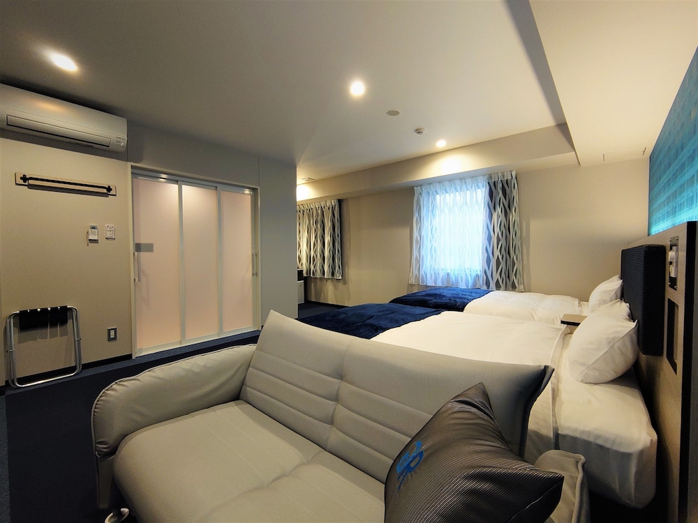 ユニバーサルツイン ダブル2台 ソファベッド１台 禁煙 客室3 | グリーンリッチホテル名古屋錦 人工温泉・二股湯の華