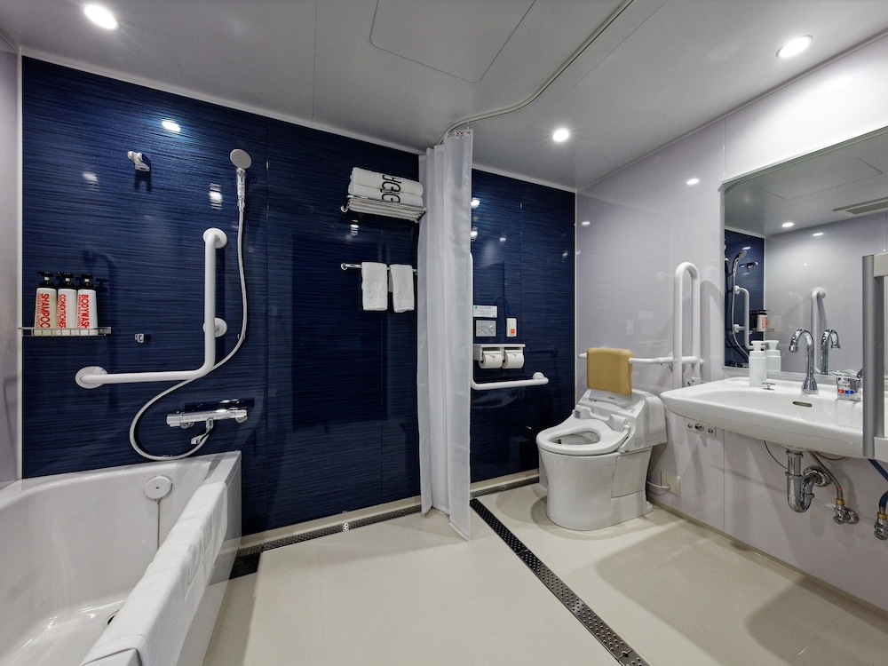 ユニバーサルツイン ダブル2台 ソファベッド１台 禁煙 バスルーム0 | グリーンリッチホテル名古屋錦 人工温泉・二股湯の華