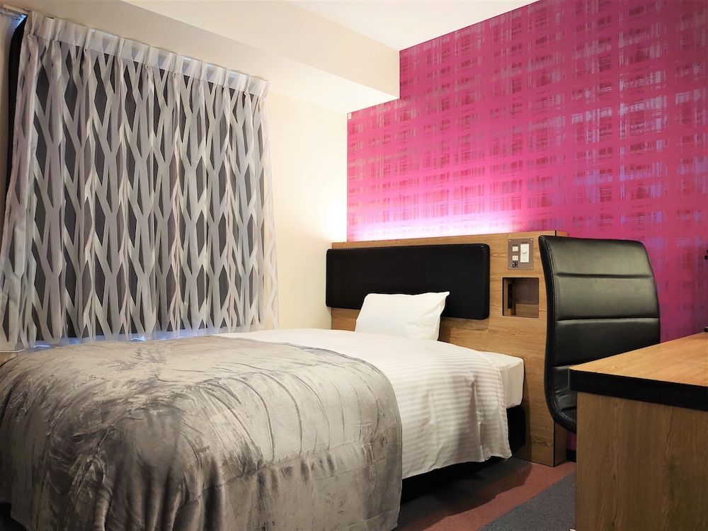 ダブルルーム ダブルベッド 1 台 喫煙可 | グリーンリッチホテル名古屋錦 人工温泉・二股湯の華