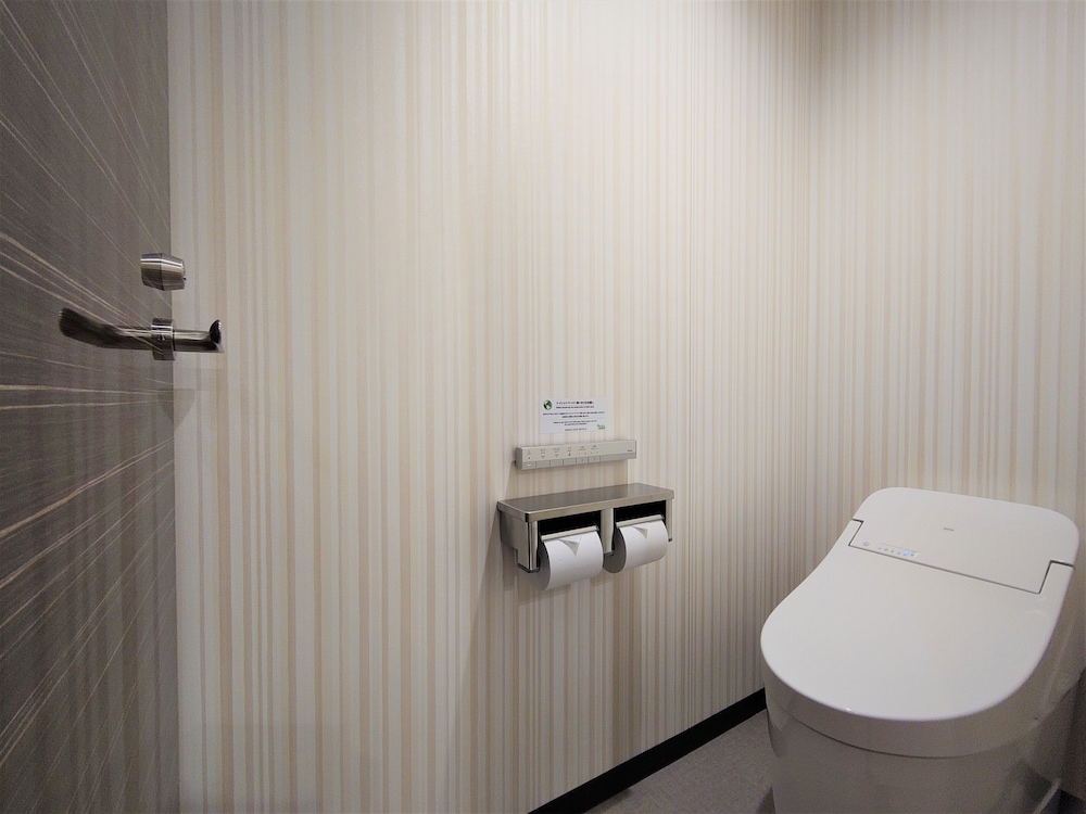 プレミアム ツインルーム ダブルベッド 2 台 禁煙 バスルーム1 | グリーンリッチホテル名古屋錦 人工温泉・二股湯の華