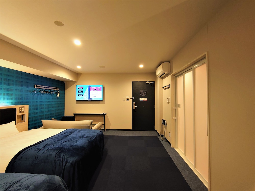 ユニバーサルツイン ダブル2台 ソファベッド１台 禁煙 客室4 | グリーンリッチホテル名古屋錦 人工温泉・二股湯の華