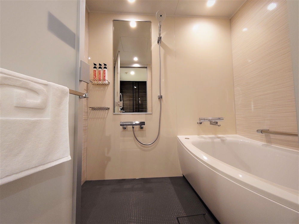 プレミアム ツインルーム ダブルベッド 2 台 禁煙 バスルーム2 | グリーンリッチホテル名古屋錦 人工温泉・二股湯の華