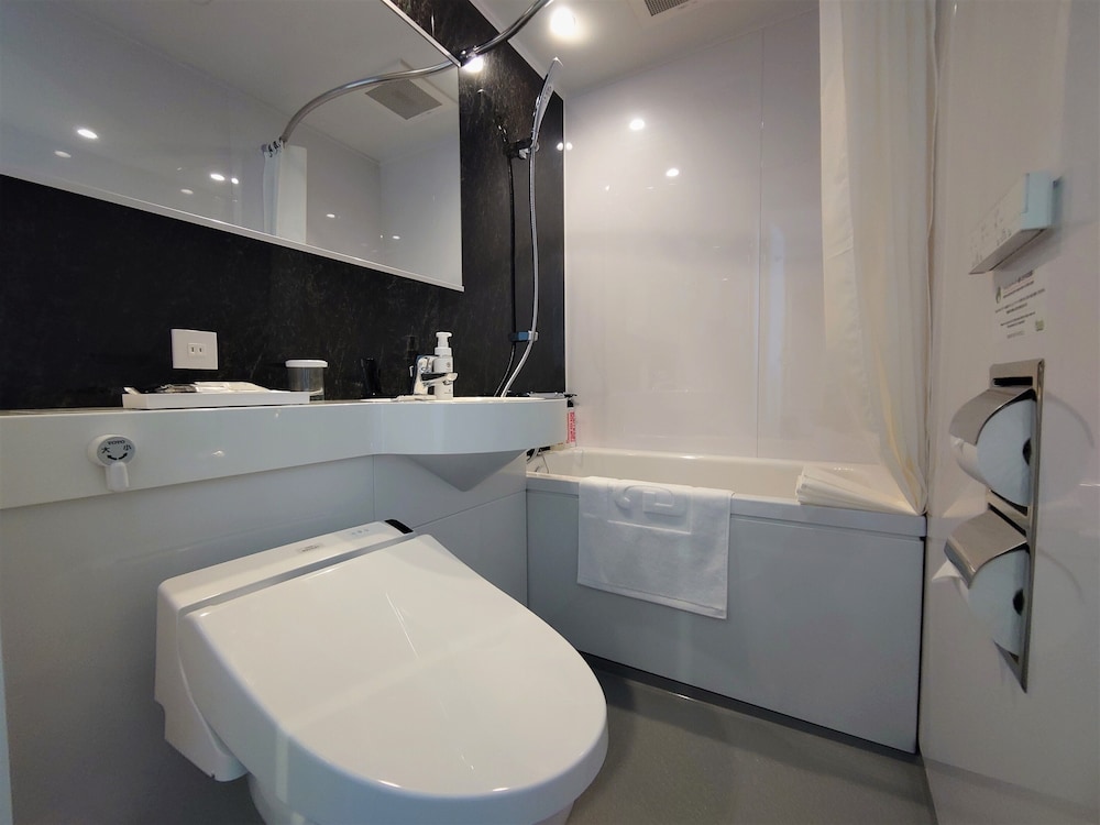 ダブルルーム ダブルベッド 1 台 喫煙可 バスルーム1 | グリーンリッチホテル名古屋錦 人工温泉・二股湯の華