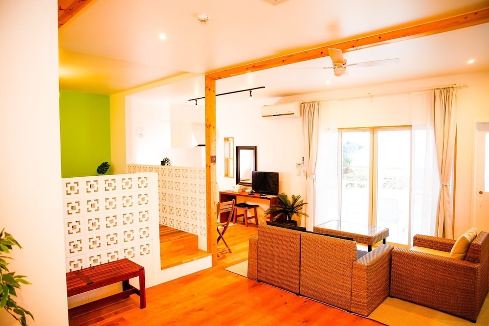 プレミアム ヴィラ オーシャンビュー リビング エリア3 | Shirahama Beach Garden