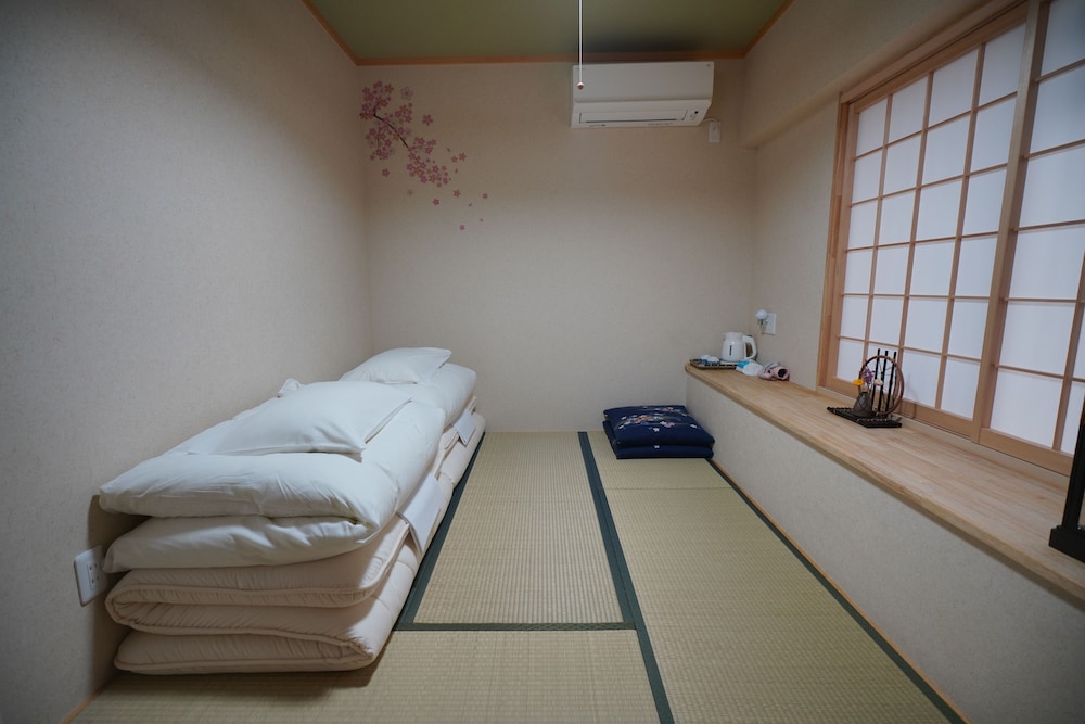 (102室) 1階 2人部屋 (個室、専用トイレ、シャワー付) | 宇治 茶宿 Uji Tea Inn