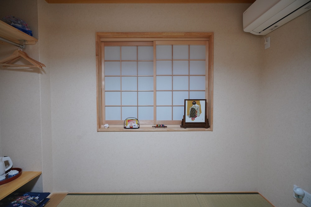 (103室) 1階 2人部屋 (個室、専用トイレ、シャワー付) 客室3 | 宇治 茶宿 Uji Tea Inn