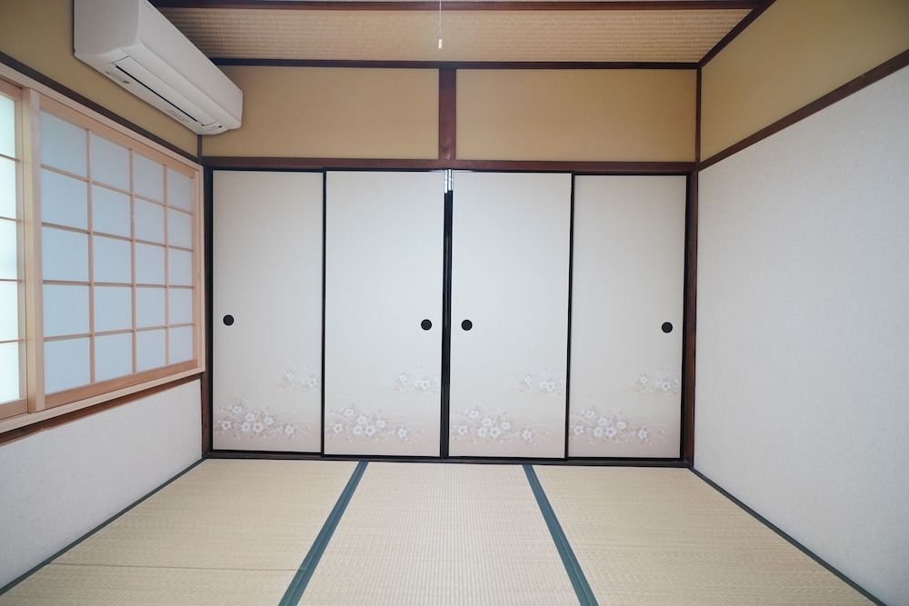 (207室) 2階 2人部屋 (個室, 共用トイレ, シャワー付) 客室3 | 宇治 茶宿 Uji Tea Inn