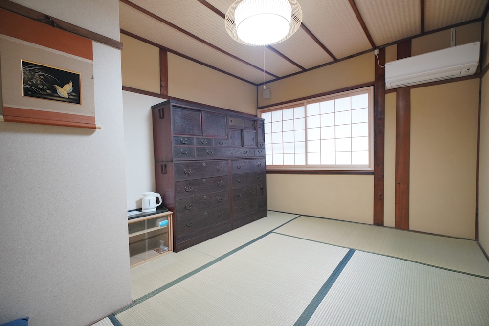 (205室) 2階 3人部屋 (個室, 共用トイレ, シャワー付) | 宇治 茶宿 Uji Tea Inn