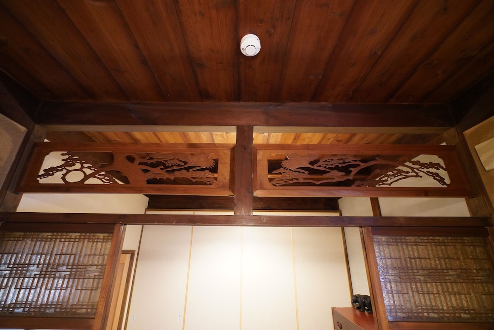 (101室) 1階 4人部屋 (個室、専用トイレ、シャワー付) 客室3 | 宇治 茶宿 Uji Tea Inn