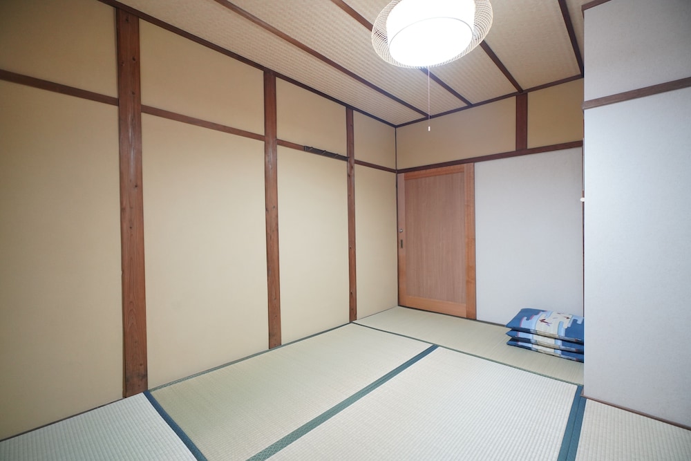 (205室) 2階 3人部屋 (個室, 共用トイレ, シャワー付) 客室3 | 宇治 茶宿 Uji Tea Inn