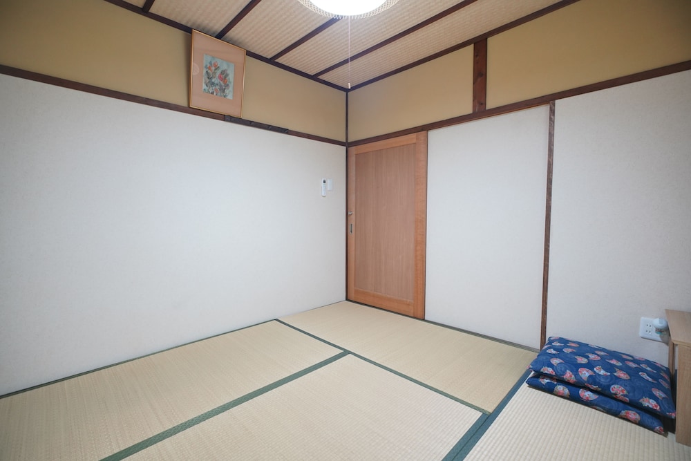(207室) 2階 2人部屋 (個室, 共用トイレ, シャワー付) 客室2 | 宇治 茶宿 Uji Tea Inn