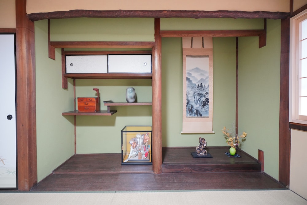 (206室) 2階 床の間4人部屋 (個室, 共用トイレ, シャワー付) 客室4 | 宇治 茶宿 Uji Tea Inn