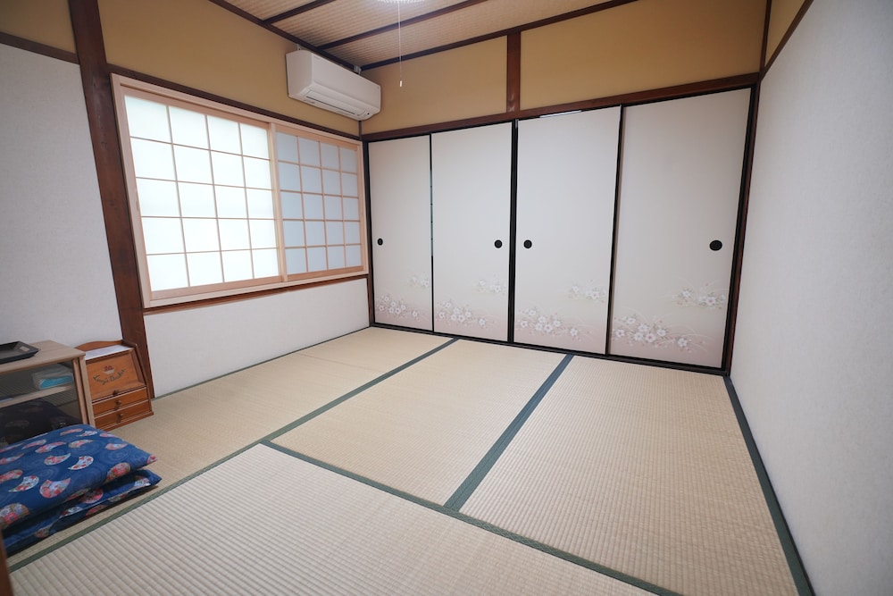(207室) 2階 2人部屋 (個室, 共用トイレ, シャワー付) | 宇治 茶宿 Uji Tea Inn