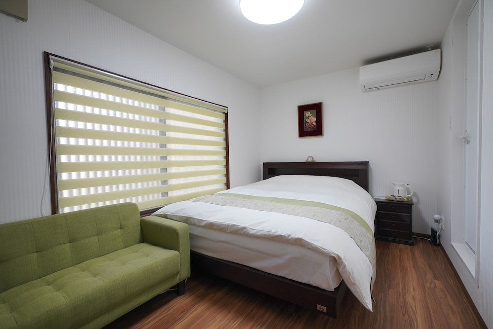 (201室) 2階 洋室クイーンベッド (個室、専用トイレ、シャワー付) | 宇治 茶宿 Uji Tea Inn