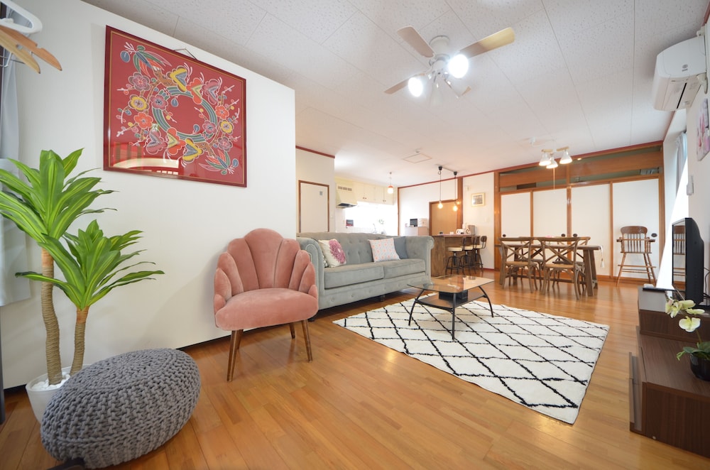 一棟貸切 リビング エリア0 | Sobe House in Yomitanson
