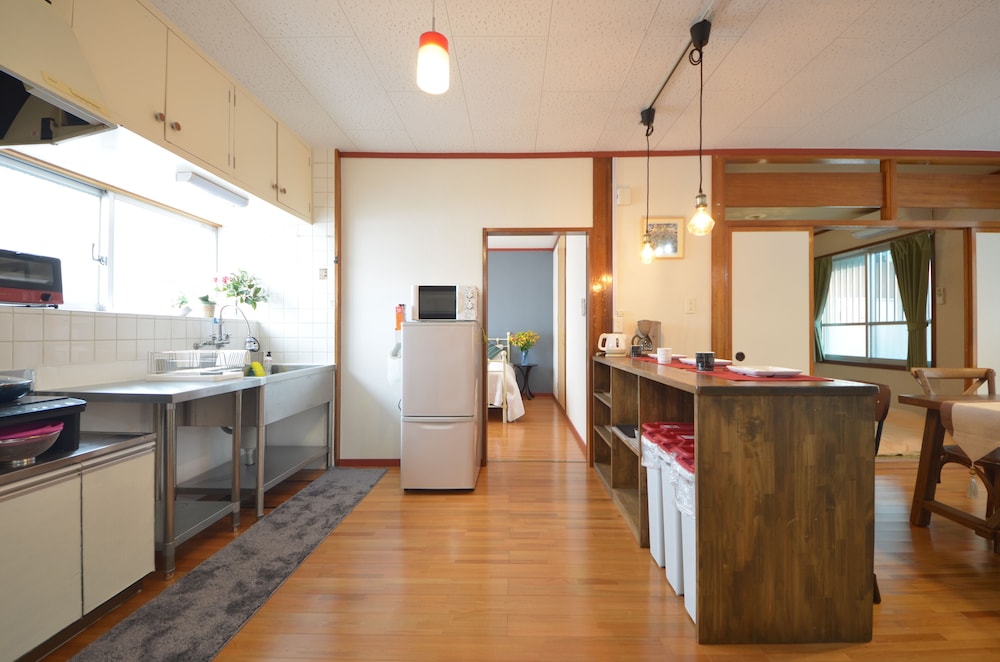 一棟貸切 専用簡易キッチン1 | Sobe House in Yomitanson