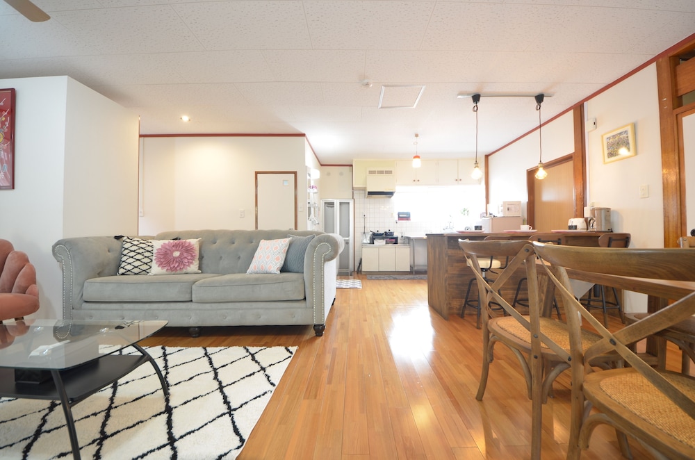 一棟貸切 リビング エリア2 | Sobe House in Yomitanson