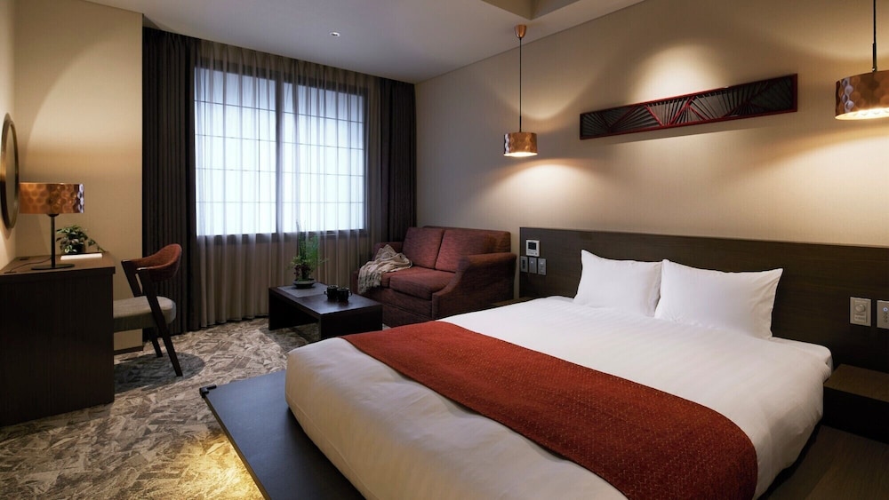 コンフォート ツインルーム クイーンベッド 1 台ソファーベッド付き 禁煙 冷蔵庫 | Minn 金沢