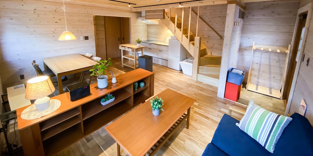 【コテージ Ａ】2階建て2LDK (70平米) 無料WIFI 禁煙 リビングルーム0 | Baan Hakuba